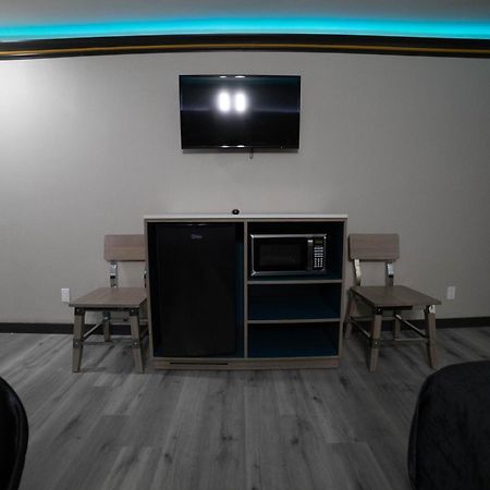 Artesia Motor Inn Беллфлауэр Экстерьер фото