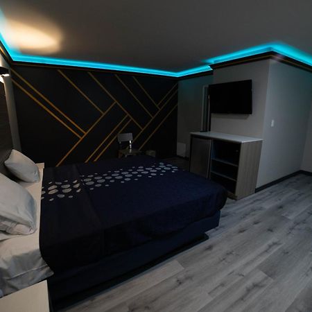Artesia Motor Inn Беллфлауэр Экстерьер фото