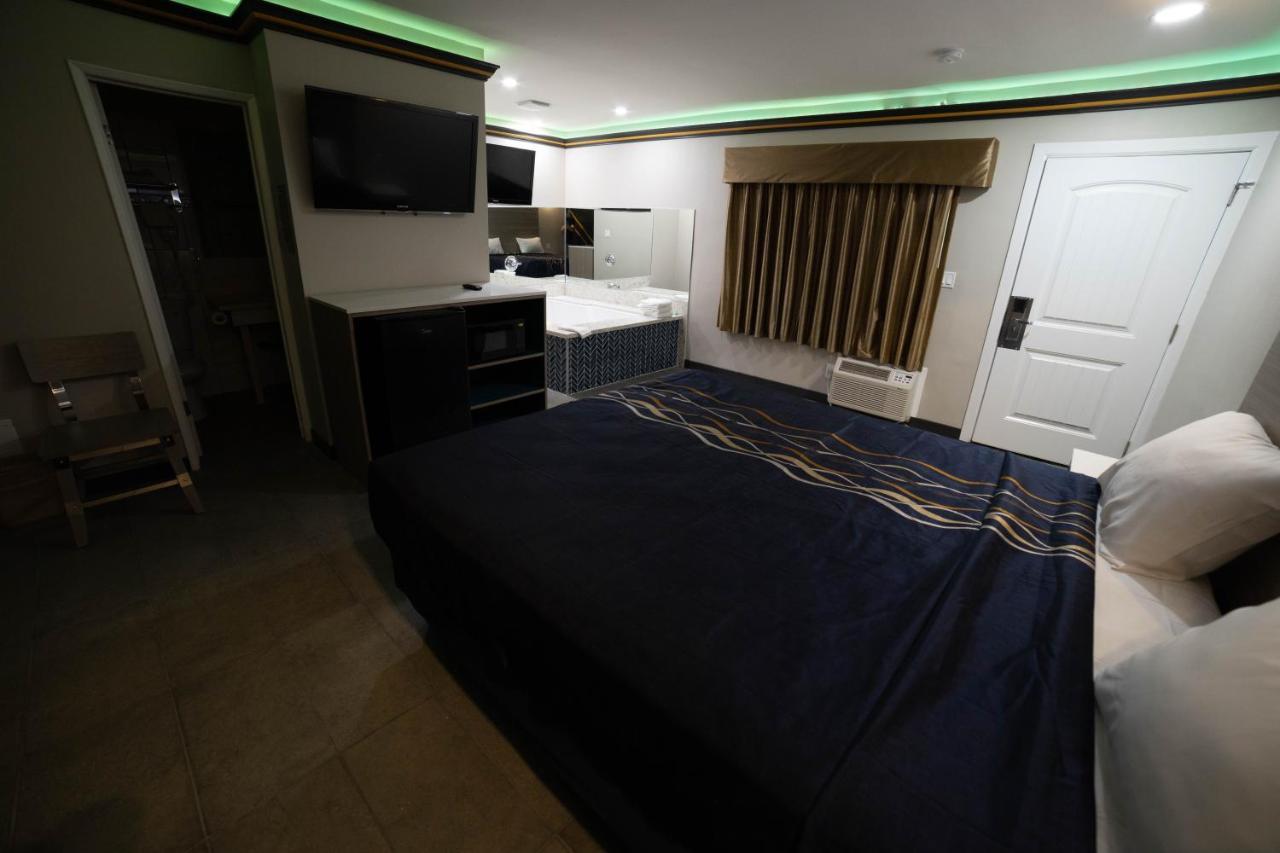 Artesia Motor Inn Беллфлауэр Экстерьер фото