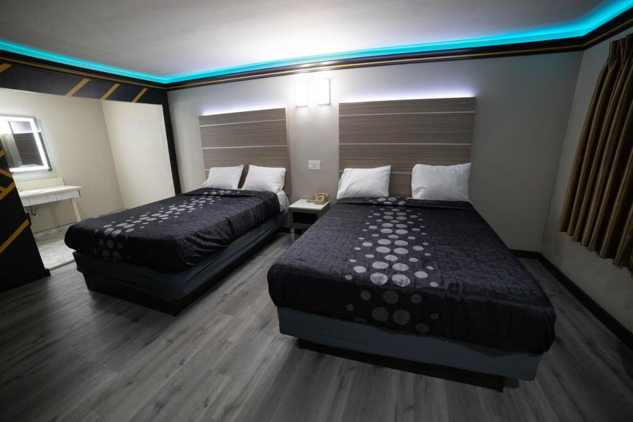 Artesia Motor Inn Беллфлауэр Экстерьер фото