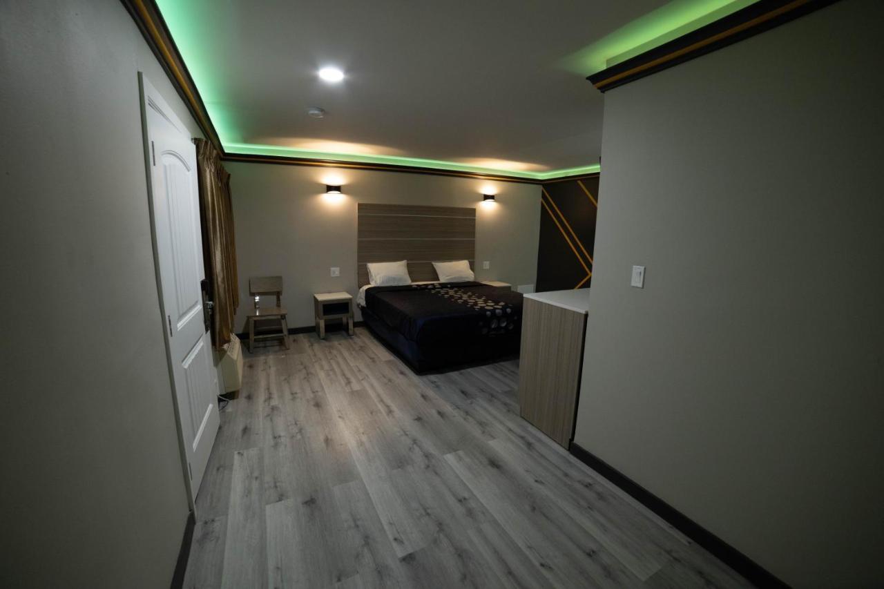 Artesia Motor Inn Беллфлауэр Экстерьер фото