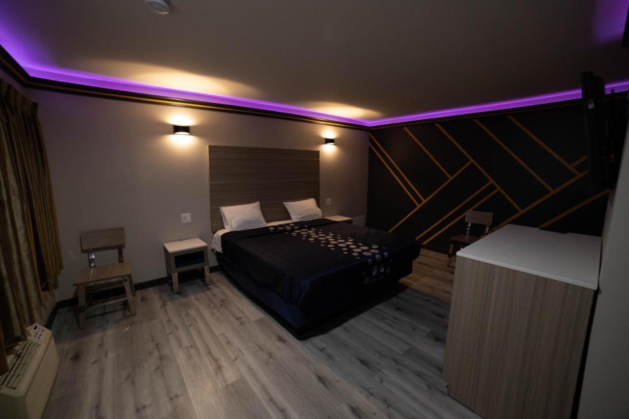 Artesia Motor Inn Беллфлауэр Экстерьер фото