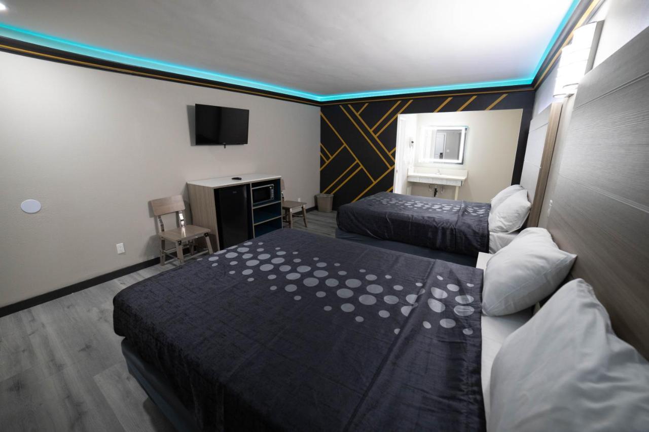 Artesia Motor Inn Беллфлауэр Экстерьер фото
