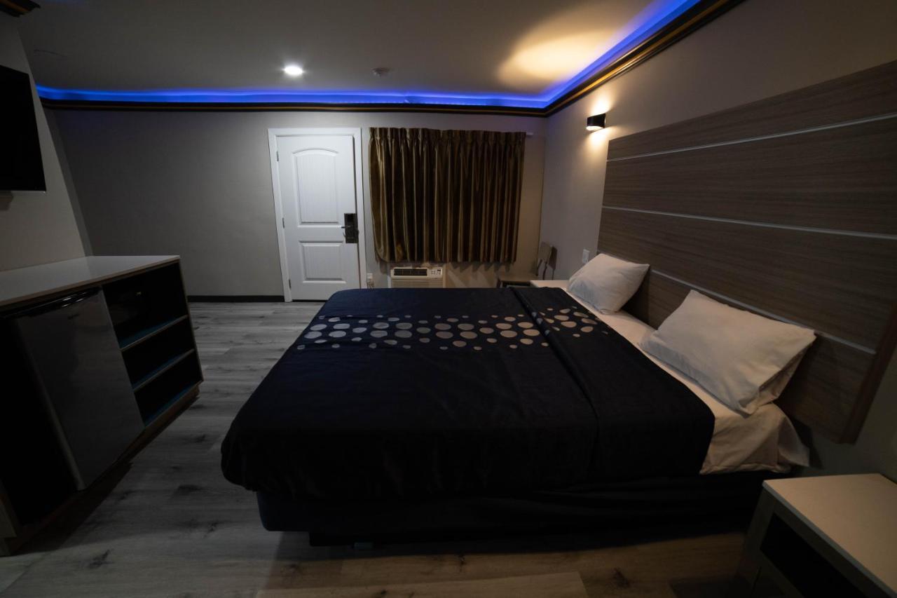 Artesia Motor Inn Беллфлауэр Экстерьер фото