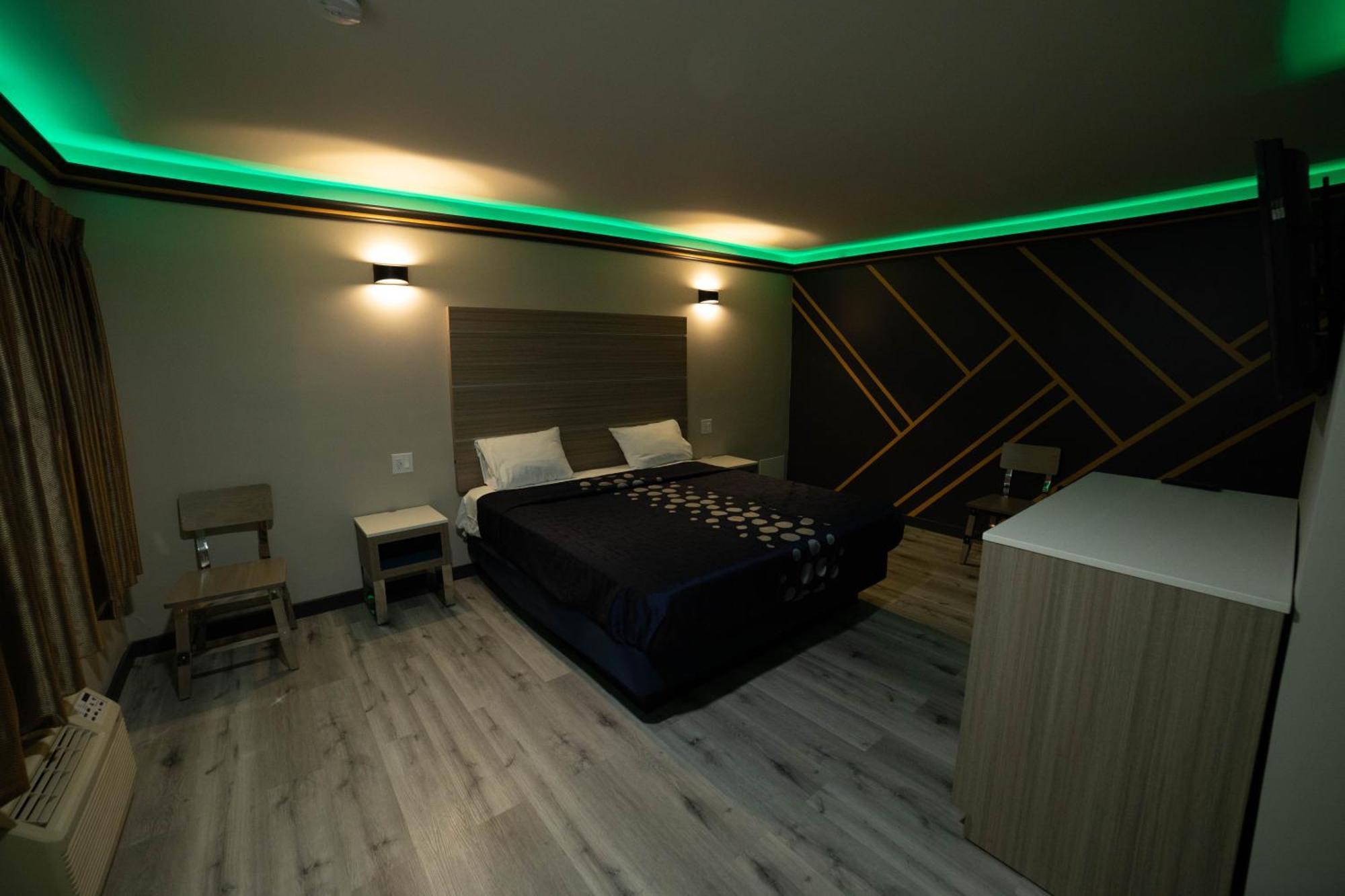 Artesia Motor Inn Беллфлауэр Экстерьер фото
